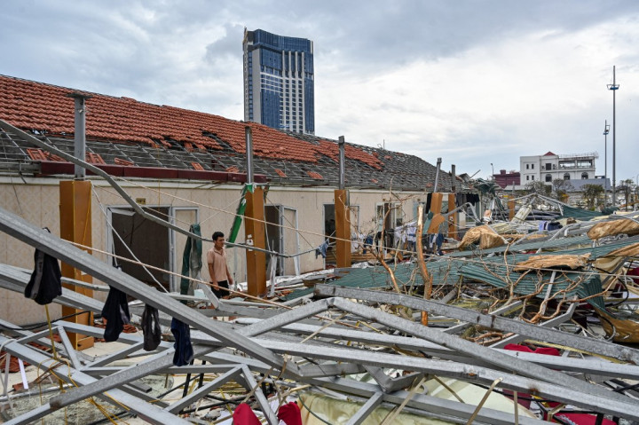 Otoritas Manajemen Bencana Vietnam melaporkan bahwa lebih dari 8.000 rumah rusak, dan jaringan listrik serta telekomunikasi terputus. Ombak setinggi empat meter akibat Yagi juga telah menenggelamkan 25 kapal dan menghancurkan beberapa tambak ikan.