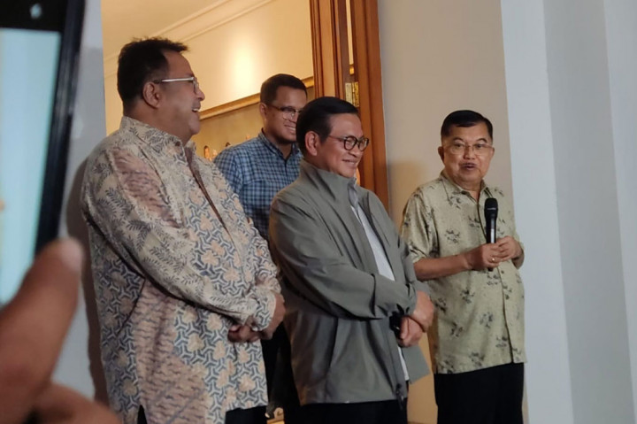 Bakal cagub dan cawagub Pilkada Jakarta 2024, Pramono Anung dan Rano Karno, bertandang ke kediaman Wakil Presiden (Wapres) ke-10 dan ke-12 RI, Jusuf Kalla (JK).