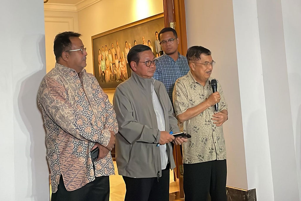 JK mengatakan bahwa Pramono sosok pekerja keras. Terlebih latar belakang pendidikan Pramono seorang insinyur.