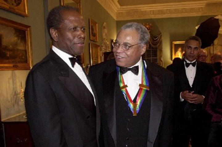 Dalam prosesnya, Jones menjadi salah satu sosok yang dikenal berhasil memenangi seluruh rangkaian penghargaan 'EGOT', Emmy untuk televisi, Grammy untuk musik, Oscar untuk film, dan Tony untuk seni panggung pertunjukan. 