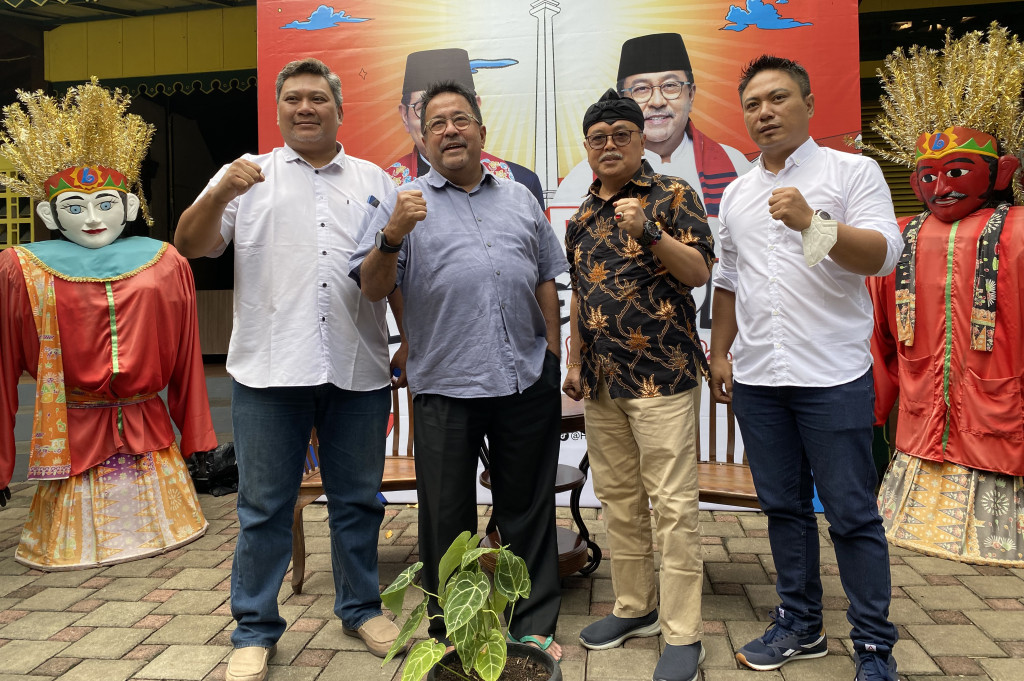 “Tapi sebetulnya daerah area sungai, itu bukan hanya wewenang Pemerintah Daerah (Pemda), (tetapi) juga (pemerintah) pusat,” kata Rano Karno di kediamannya di Lebak Bulus, Jakarta Selatan, Selasa, 10 September 2024.