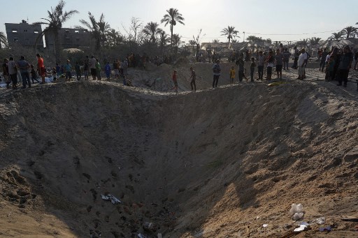 Stasiun televisi tersebut juga melaporkan bahwa operasi pencarian dan penyelamatan di lokasi serangan masih berlangsung dalam kondisi sulit.