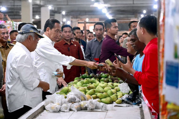 Jokowi pun berharap bahwa stabilitas harga yang terpantau di pasar ini dapat memberikan dampak positif terhadap laju inflasi nasional. “Kita harapkan kondisi ini akan mempengaruhi nanti inflasi yang ada di negara kita,” tambahnya.