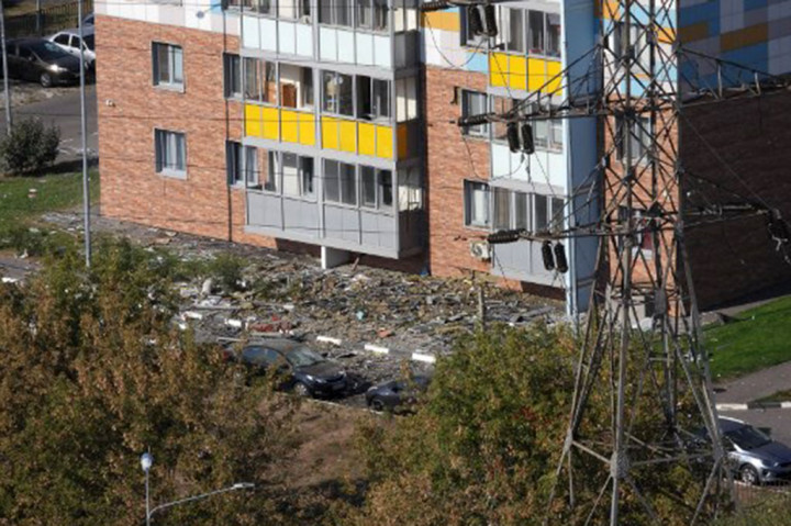 Gubernur Moskow Andrei Vorobyov, mengatakan beberapa flat di dua gedung apartemen bertingkat tinggi di Ramenskoye di wilayah Moskow terbakar.