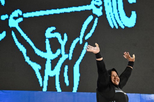 Lifter nasional Nurul Akmal mempertahankan medali emas angkat besi kelas +87 kg putri Pekan Olahraga Nasional (PON) XXI Aceh-Sumatera Utara 2024 untuk kontingen tuan rumah Aceh.