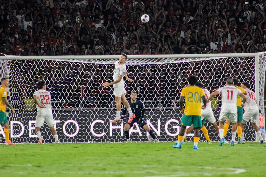 Ditambah penampilan gemilang kiper Maarten Paes yang beberapa kali menggagalkan peluang emas Australia, sehingga memaksa skor 0-0 tetap bertahan hingga akhir pertandingan.