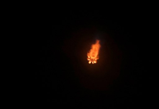 Untuk memasuki orbit Bumi, roket Falcon 9 melaju lebih dari 17.000 mil per jam (27.358 kilometer per jam), atau kecepatan orbital. Ketika mencapai kecepatan yang diinginkan, Crew Dragon melepaskan diri, menjelajahi ruang hampa hanya dengan menggunakan pendorong di dalamnya selama sisa misi. 