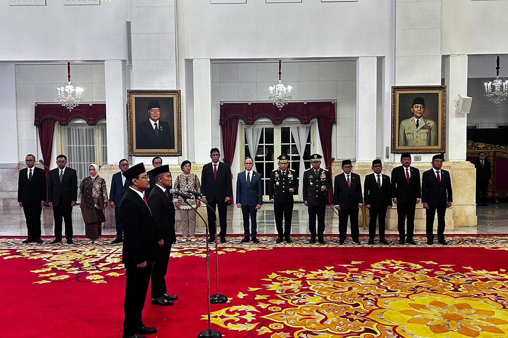 Presiden Joko Widodo melantik Sekretaris Jenderal Pengurus Besar Nahdlatul Ulama (PBNU) yang juga Wali Kota Pasuruan Saifullah Yusuf (Gus Ipul) sebagai Menteri Sosial di Istana Negara Jakarta, Rabu, 11 September 2024.