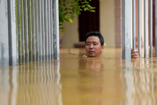 Laporan media pemerintah pada Selasa, 10 September malam, mengatakan permukaan air Sungai Merah di Hanoi telah naik 10 sentimeter setiap jam.