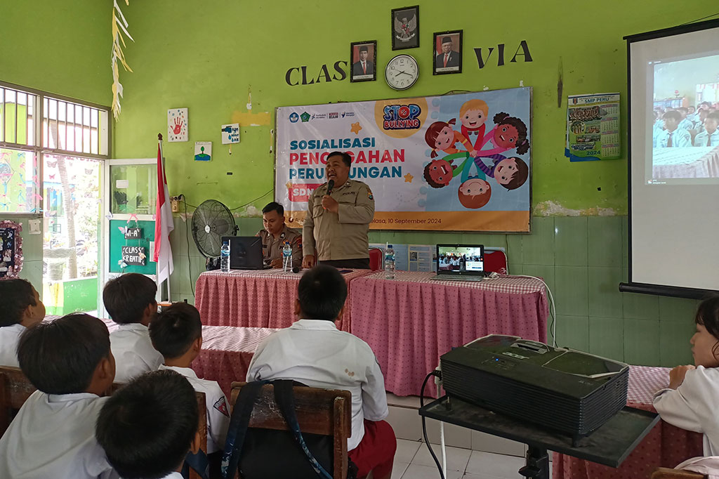 Polresta Sidoarjo secara masif bersama pihak sekolah berusaha mencegah terjadinya tindakan perundungan (bullying) di kalangan siswa. Salah satunya dengan cara memberikan edukasi berupa pembinaan dan penyuluhan ke siswa. 