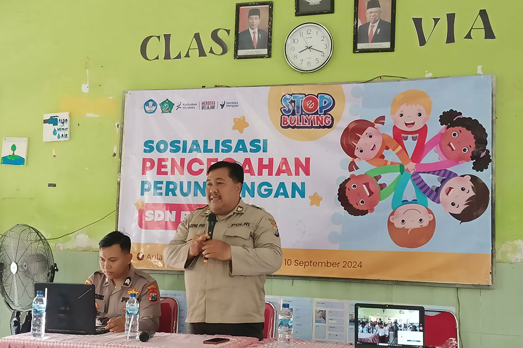 Seperti yang dilakukan di SDN Bulang Kecamatan Prambon, Sidoarjo, pada Selasa, 10 September 2024. Di sekolah tersebut anggota Satbinmas Polresta Sidoarjo, Polsek Prambon bersama guru mengedukasi pelajar bahaya tindak perundungan. Polisi dan guru juga mengajak siswa berkomitmen mencegah perundungan.