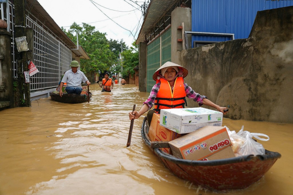 Banjir di Hanoi telah mencapai tingkat yang belum pernah terlihat sejak 2008, media pemerintah melaporkan. Ahli cuaca telah memperingatkan bahwa lebih banyak lagi yang diperkirakan akan terjadi di pusat bersejarah kota tersebut.