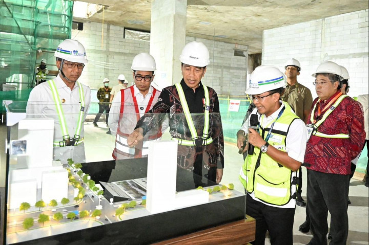 “Dengan mengucap bismillahirrahmanirrahim, pada pagi hari ini saya canangkan pembangunan MRT Lin Timur-Barat Fase 1 Tahap 1,” ujar Presiden.