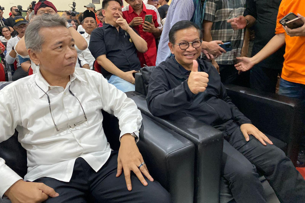 “Dalam hati yang sangat dalam, terharu, saya mengucapkan terima kasih atas kehadiran dan juga militansi yang dimiliki oleh saudara saudara sekalian,” ucap Pramono dalam kata sambutannya setelah deklarasi Rumah Bersama Pramono-Rano dikawasan menteng, Jakarta Pusat, Rabu, 11 September 2024.