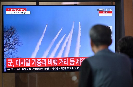 Sementara Perdana Menteri Jepang Fumio Kishida menginstruksikan para pejabat untuk memastikan keselamatan kapal dan pesawat, tetapi tidak ada laporan kerusakan segera. Dia mengatakan Tokyo mengutuk keras peluncuran tersebut dan mengajukan protes terhadap Korea Utara.