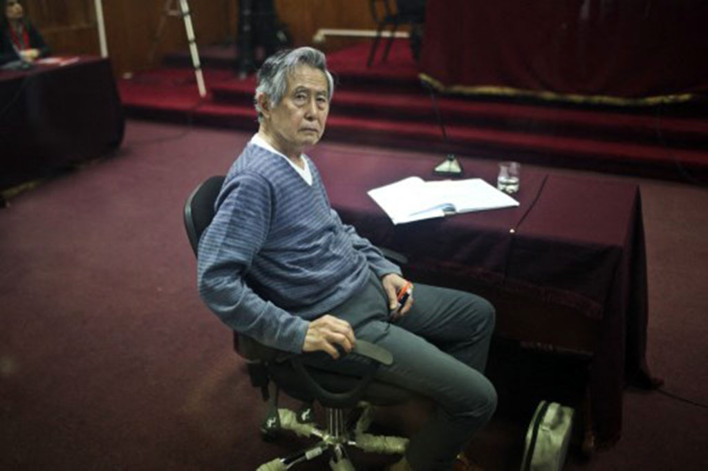 Dokter Alberto Fujimori mengonfirmasi bahwa almarhum telah meninggal karena kanker lidah. 