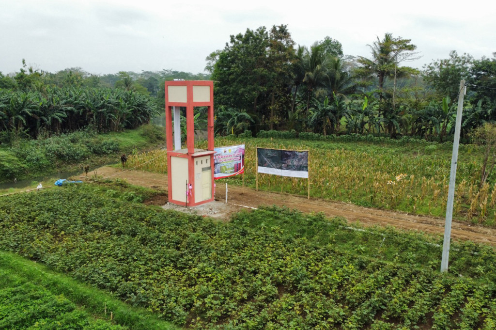 Kepala Dinas Pertanian (Dinpertan) Purbalingga Revon Haprindiat mengatakan salah satu lokasi irigasi pompa di Desa Kalialang, Kecamatan Kemangkon. â€œPompa air dibangun untuk menyedot air dari Sungai Klawing.
Sehingga sawah tadah hujan di desa ini masih bisa tanam hingga panen pada musim kemarau,