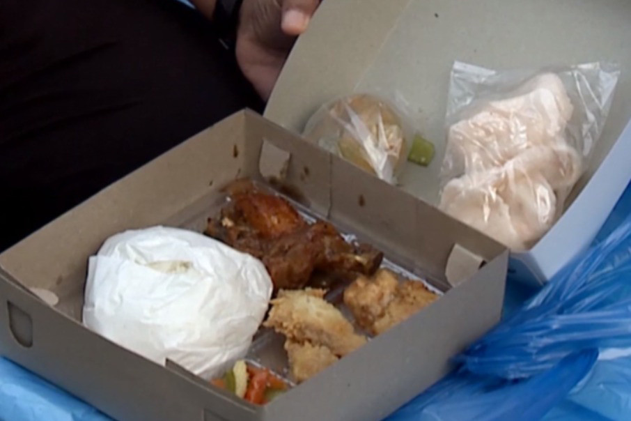 Bermula dari viralnya sebuah video di media sosial, yang memperlihatkan seorang pria marah-marah karena sarapan telat datang. Pria yang dinarasikan sebagai kontingen PON XXI itu bahkan sempat mengancam membakar mobil.