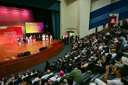 Di saat yang sama, ia dilaporkan memuji kebijakan sosial Singapura serta menyampaikan harapan agar pemerintah memberikan perhatian khusus kepada kelompok masyarakat yang paling rentan, termasuk warga miskin dan lanjut usia.