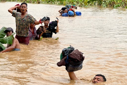 Banjir tersebut terutama berdampak pada Ibu Kota Naypyidaw dan sekitarnya. Sebanyak 3.602 orang terpaksa mengungsi di 30 lokasi penampungan.