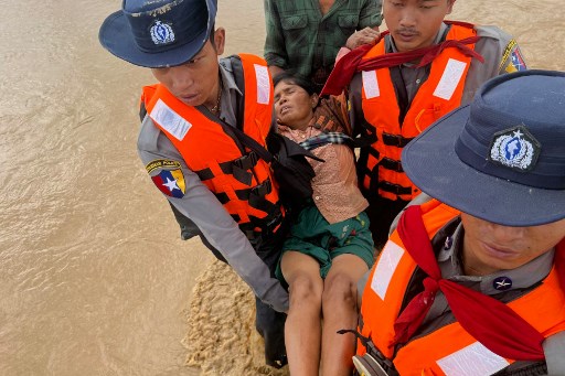 Hujan deras dan banjir di Myanmar, yang diperparah oleh Topan Yagi, telah menewaskan setidaknya 19 orang dan memaksa ribuan orang lainnya mengungsi dari rumah mereka.