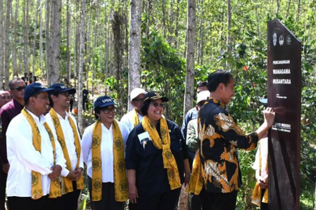 Presiden Joko Widodo mencanangkan hutan pendidikan dan penelitian Wanagama Nusantara di Ibu Kota Nusantara (IKN), Kalimantan Timur, Jumat, 13 September 2024.