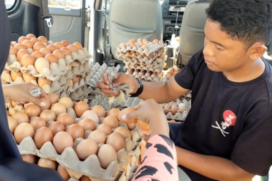 Kondisi ini diperparah minimnya pasokan telur dari Sidrap, Sulawesi Selatan sebagai pemasok utama telur ke wilayah ini. Kenaikan harga telur ini diprediksi akan terus melonjak saat perayaan maulid nabi mulai berlangsung di daerah ini.