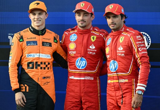 Lalu posisi ketiga diamankan oleh rekan setim Leclerc, Carlos Sainz yang finis dengan catatan 1 menit 41,805 detik.