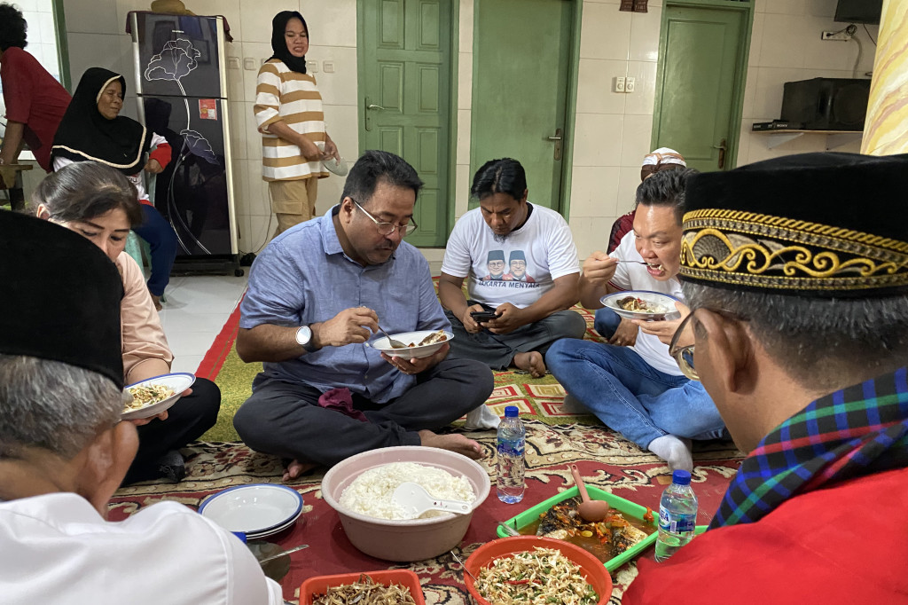 Rano Karno menceritakan bahwa ia disambut dengan makanan khas betawi. Hal ini membuat Rano semakin yakin bahwa masyarakat akan mendukung pasangan Pramono-Rano dalam Pilkada Jakarta.