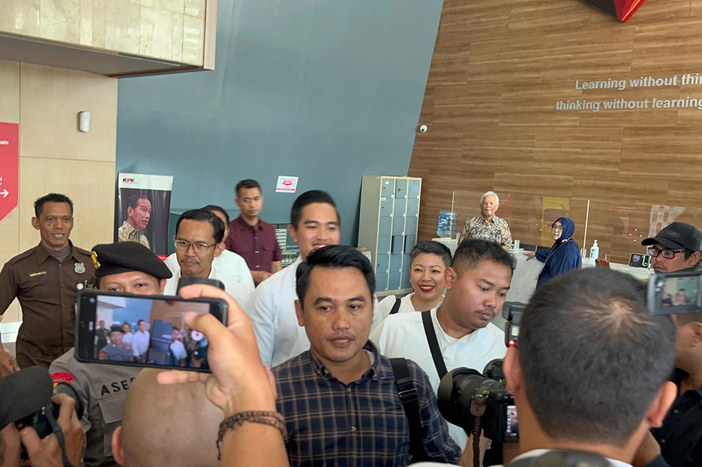 Ketua Umum Partai Solidaritas Indonesia (PSI) Kaesang Pangarep menyambangi Gedung Merah Putih Komisi Pemberantasan Korupsi (KPK) hari ini, Selasa, 17 September 2024. Dia hadir untuk memberikan klarifikasi soal jet pribadi.