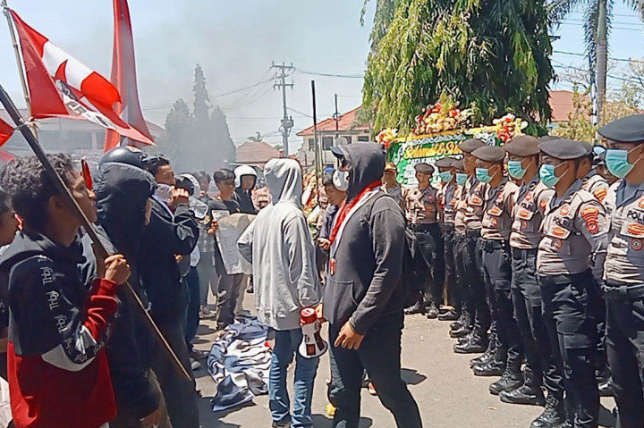 Koordinator aksi, Dika Agung Wahyudi, menegaskan GMNI Cirebon akan terus memperjuangkan pengesahan RUU PPRT.  Menurutnya, undang-undang ini penting untuk melindungi hak-hak pekerja rumah tangga yang kerap kali diabaikan.
