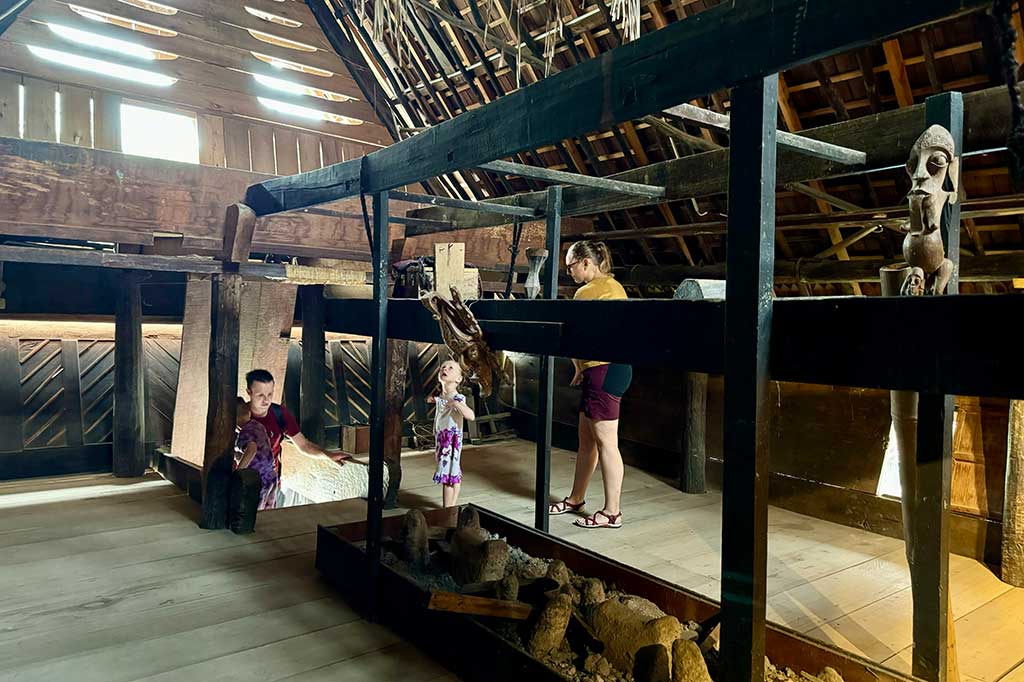 Berdasarkan data dari Kementerian PUPR, penataan kawasan Huta Siallaga di lahan seluas 11.000 meter persegi tersebut dilakukan selama tahun 2020-2021 dengan biaya sebesar Rp30 miliar. 