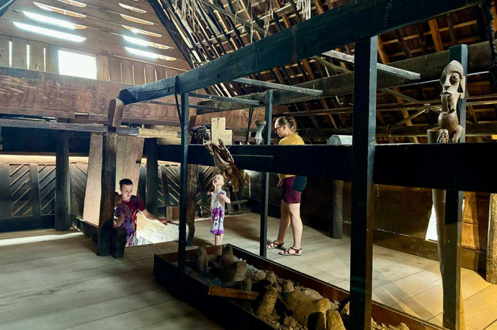 Berdasarkan data dari Kementerian PUPR, penataan kawasan Huta Siallaga di lahan seluas 11.000 meter persegi tersebut dilakukan selama tahun 2020-2021 dengan biaya sebesar Rp30 miliar. 