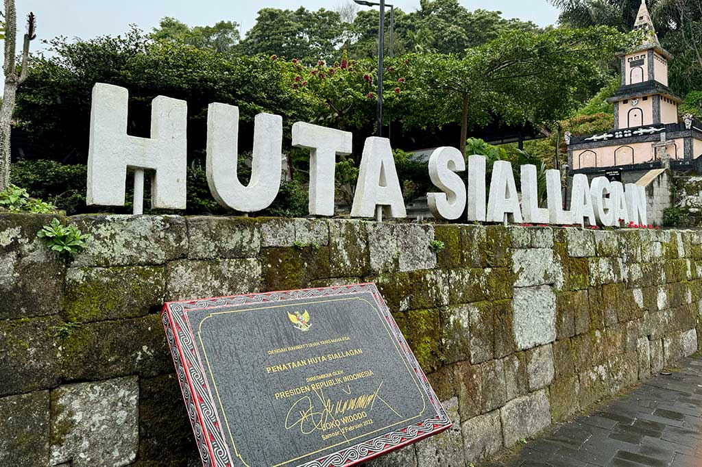 Penataan kawasan tersebut termasuk sejumlah lingkup pekerjaan, mulai dari revitalisasi Rumah Bolon Eksisting, penataan Ekstensi Rumah Bolon, Rumah Bolon Baru, pusat suvenir, Batu Persidangan, Sopo Anting, hingga sarana dan prasarana pendukung lainnya.