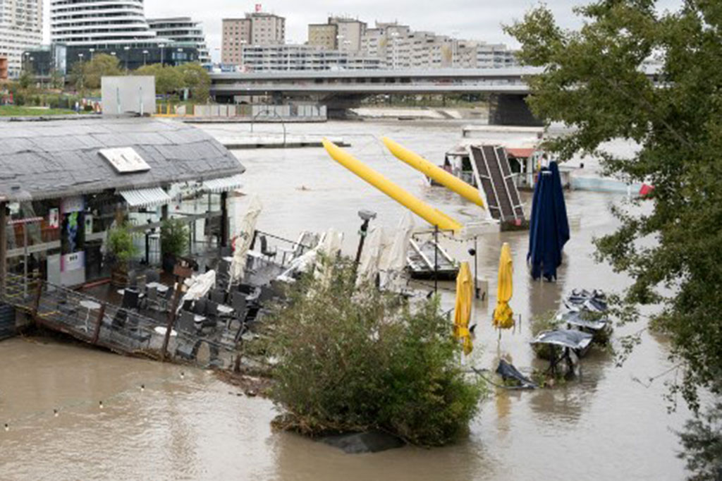 Pada Senin, 16 September 2024, media setempat melaporkan setidaknya tiga orang meninggal dunia akibat banjir di negara bagian Lower Austria, Austria. Sedangkan jenazah korban tewas keenam ditemukan di Sungai Danube dekat kota Marbach, lapor penyiar OE24.