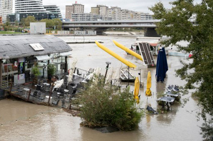 Pada Senin, 16 September 2024, media setempat melaporkan setidaknya tiga orang meninggal dunia akibat banjir di negara bagian Lower Austria, Austria. Sedangkan jenazah korban tewas keenam ditemukan di Sungai Danube dekat kota Marbach, lapor penyiar OE24.