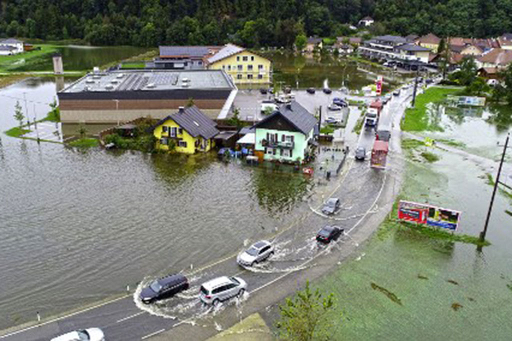 Pemandangan udara yang diambil pada Selasam, 17 September 2024, menunjukkan Kota Uttendorf, Austria yang terendam banjir. Banjir di Austria telah merenggut enam nyawa dalam dua pekan terakhir.