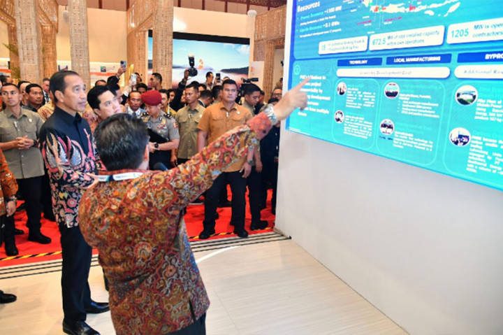 Menurut Presiden, saat ini Indonesia memiliki lima pembangkit listrik panas bumi yang dimiliki oleh pemerintah hingga swasta. Dengan adanya pembangkit listrik panas bumi tersebut, Presiden berharap langkah besar dalam transisi hijau dapat dilakukan secara bersama-sama.