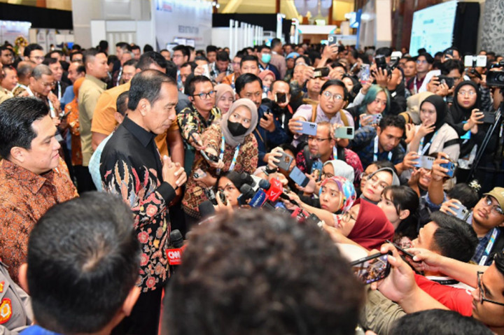 “Kita melihat itu kesiapan betul-betul. Di sana harus betul-betul siap, kalau hanya tanda tangan gampang,” ujar Presiden kepada awak media.