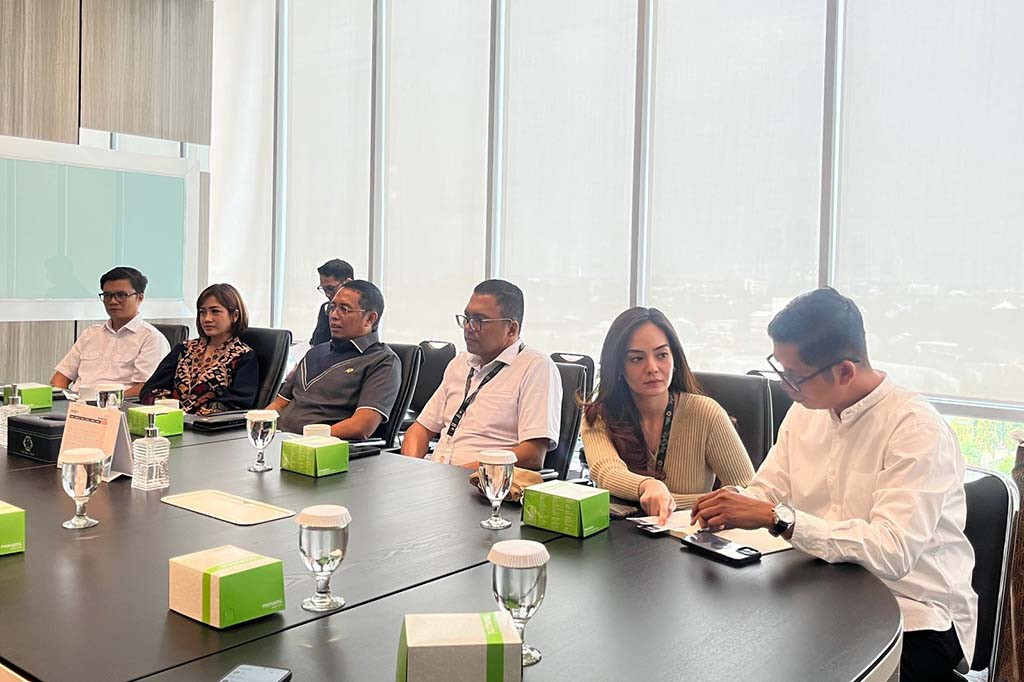 Sebelumnya, Presiden Joko Widodo (Jokowi) resmi membentuk badan Kantor Komunikasi Kepresidenan. Lembaga pemerintah baru ini dibentuk berdasarkan Peraturan Presiden Republik Indonesia (Perpres) Nomor 82 Tahun 2024 tentang Kantor Komunikasi Kepresidenan.