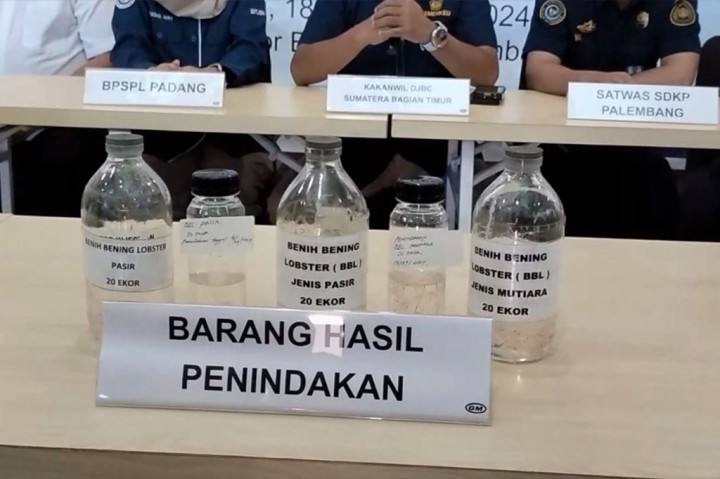 Atas perbuatannya keduanya terancam pidana penjara paling lama 8 tahun dan pidana denda paling banyak Rp1,5 miliar. 