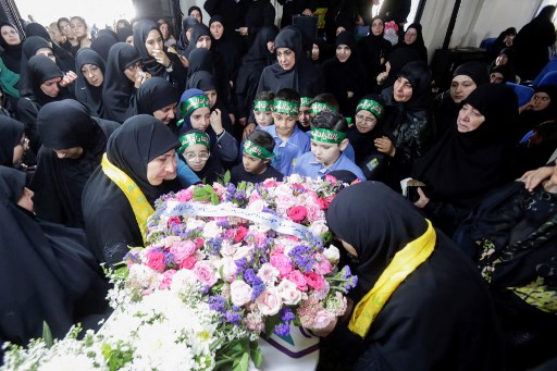 Keluarga berduka atas kematian Fatima Abdullah, gadis berusia 10 tahun, yang tewas setelah ratusan penyeranta (pager) meledak dalam gelombang mematikan di Lebanon.