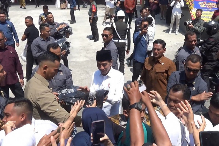 Usai mengadakan pertemuan tertutup, Presiden kemudian meninggalkan Ponpes Ora Aji untuk selanjutnya melakukan rangkaian kunjungan kerja ke Jawa Tengah.