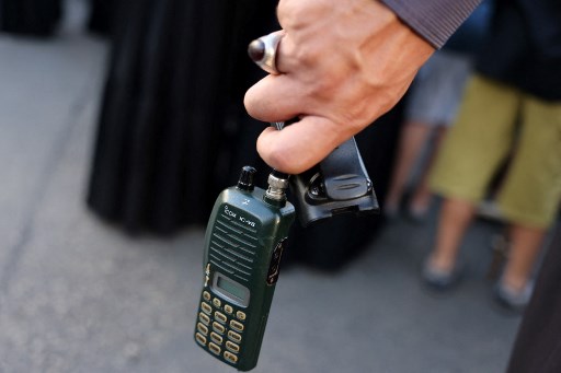 Media Lebanon melansir bahwa walkie-talkie yang meledak itu dibeli sekitar lima bulan lalu, hampir bersamaan dengan penyeranta yang meledak pada Selasa.