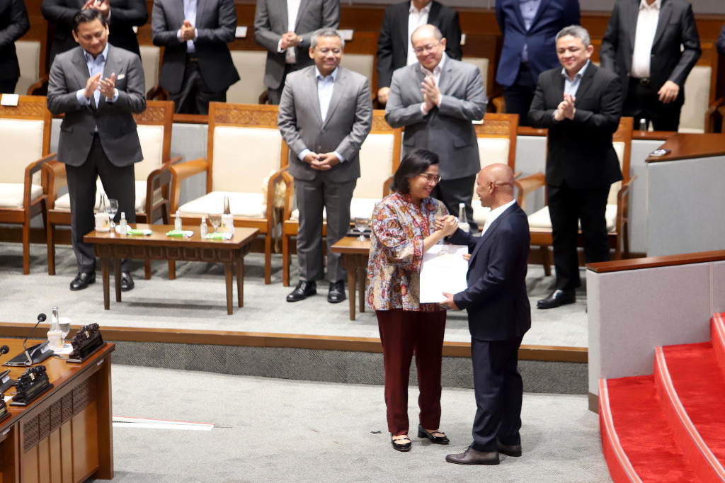 Untuk belanja kementerian/lembaga (K/L) ditetapkan sebesar Rp1.160,09 triliun, belanja non K/L sebesar Rp1.541,36, serta Transfer ke Daerah (TKD) sebesar Rp919,87 triliun.