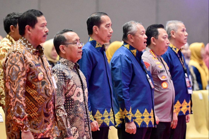 Presiden Joko Widodo (Jokowi) menekankan bonus demografi Indonesia yang diprediksi mencapai puncaknya pada tahun 2030-an harus diiringi dengan perluasan kesempatan kerja.