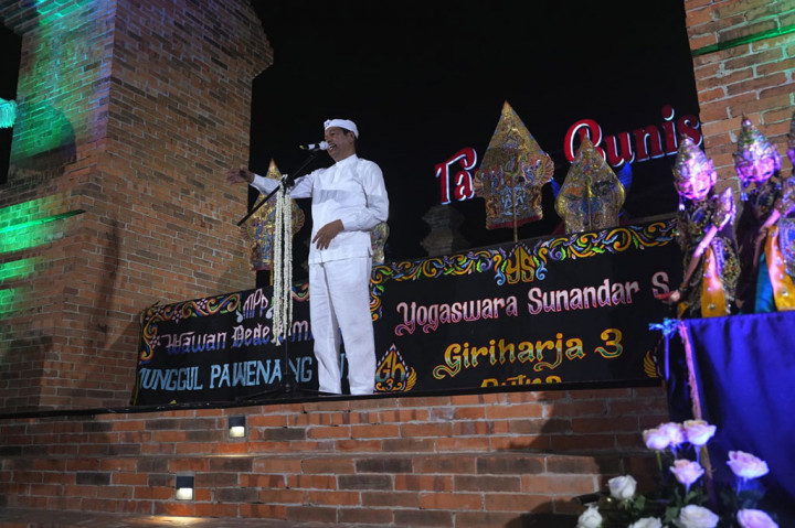 Dedi Mulyadi menyebutkan penunjukan Sule sebagai jubir tim pemenangan didasarkan pada pertimbangan strategis untuk meraih suara. Sebagai komedian terkenal dan populer di kalangan masyarakat, kubu Dedi Mulyadi-Erwan Setiawan ingin membangun narasi politik yang menggembirakan dan menyenangkan melalui peran Sule.