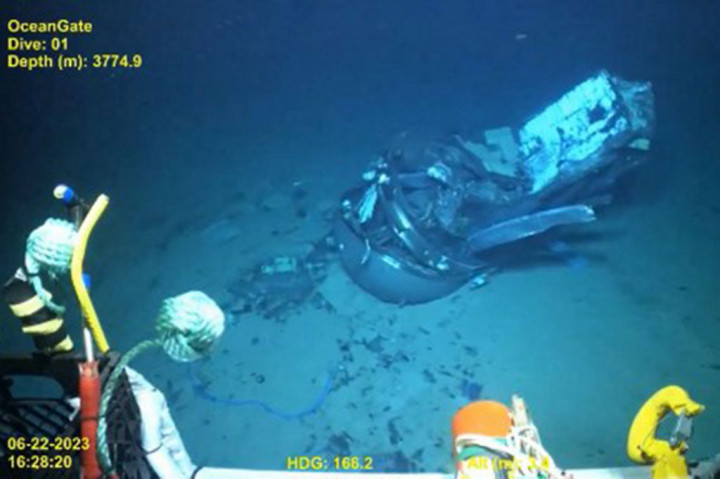 Gambar dari US Coast Guard dan Pelagic Research Services menunjukkan sisa-sisa lambung kapal selam Titan yang berada di dasar laut. Titan meledak saat menuju reruntuhan Titanic di Samudra Atlantik Utara pada 18 Juni 2023 lalu.