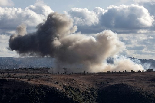 Dalam insiden terpisah, empat orang terluka dalam serangan udara Israel yang menargetkan Kota Hanniyeh di distrik Tyre, Lebanon selatan. Pihak kementerian tersebut mencatat bahwa yang terluka termasuk sebanyak tiga warga Palestina dan seorang warga Lebanon.