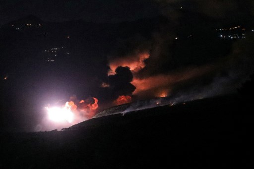 Israel kembali melancarkan serangan udara intensif pada Kamis, 19 September 2024, terhadap beberapa kota di Lebanon selatan.